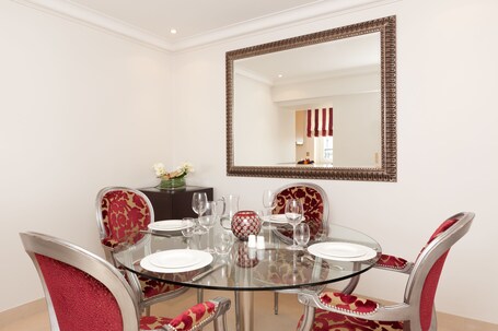 Majestic Hotel SPA Champs Elysees - Image 109