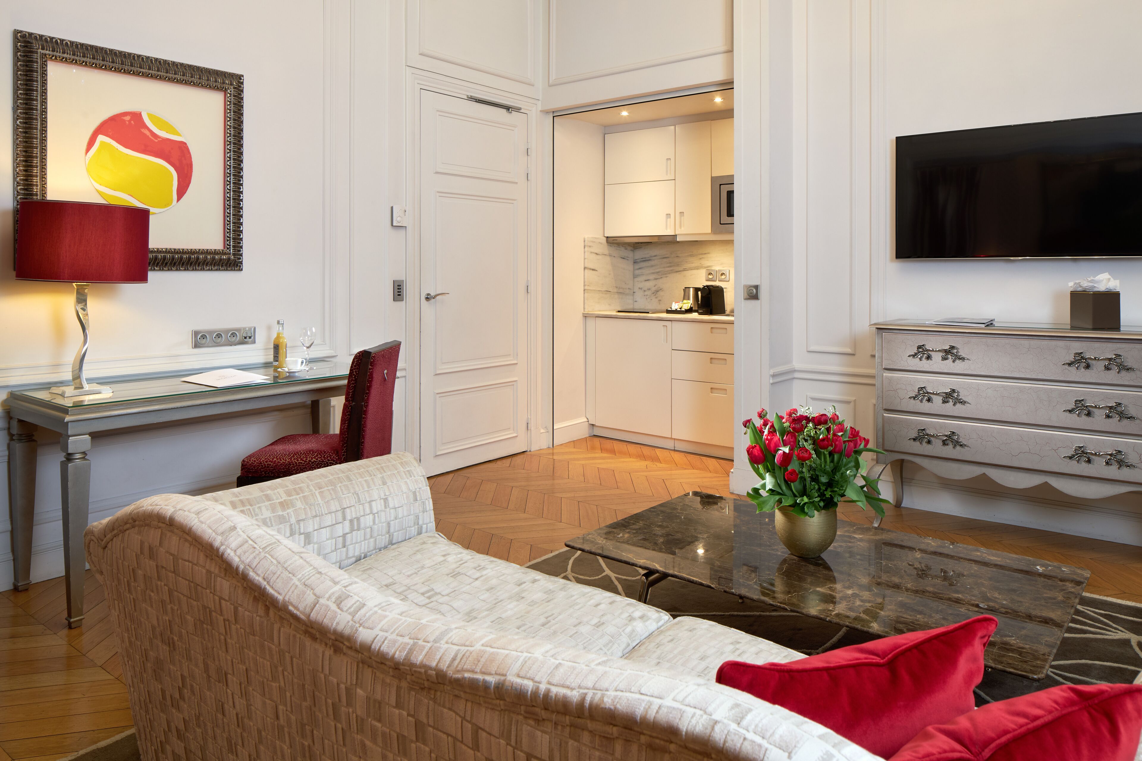 junior suite (deluxe) | private kitchenette | coffee/tea maker, electric kettle