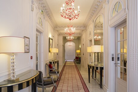 Majestic Hotel SPA Champs Elysees - Image 68