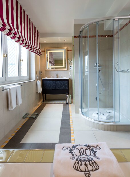 Majestic Hotel SPA Champs Elysees - Image 77