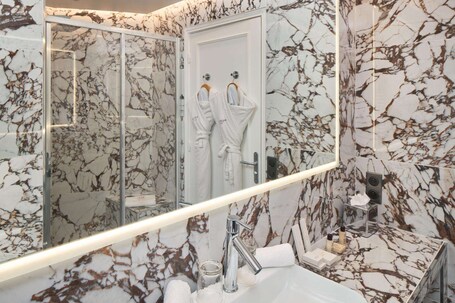 Majestic Hotel SPA Champs Elysees - Image 82