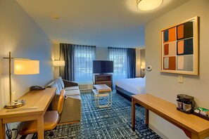 Studio Suite, 1 Katil Raja (King) | Ruang tamu | 37 inci televisyen skrin rata dengan kabel, TV 