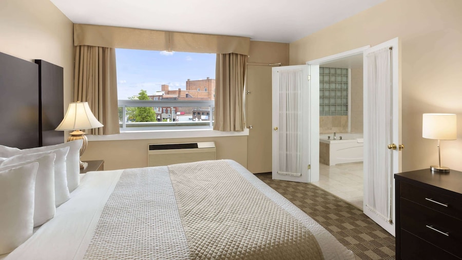 Days Inn & Suites by Wyndham North Bay Downtown