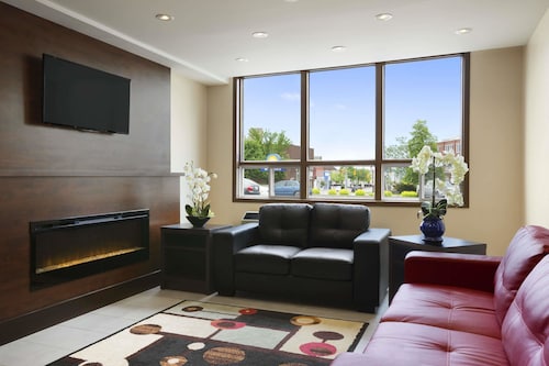 Days Inn & Suites by Wyndham North Bay Downtown