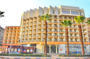Front of property - Aracan Pyramids Hotel (Giza)
