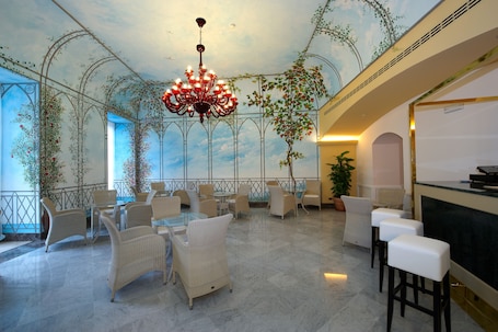 Bar (on property). Grand Hotel Piazza Borsa