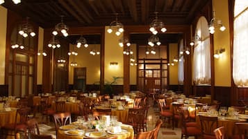 Petit déjeuner buffet servi tous les jours en supplément