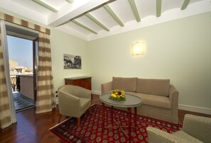 Deluxe Suite | Living area