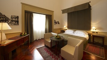 Kaliteli yatak takımı, kuştüyü yorgan, minibar, odada kasa 