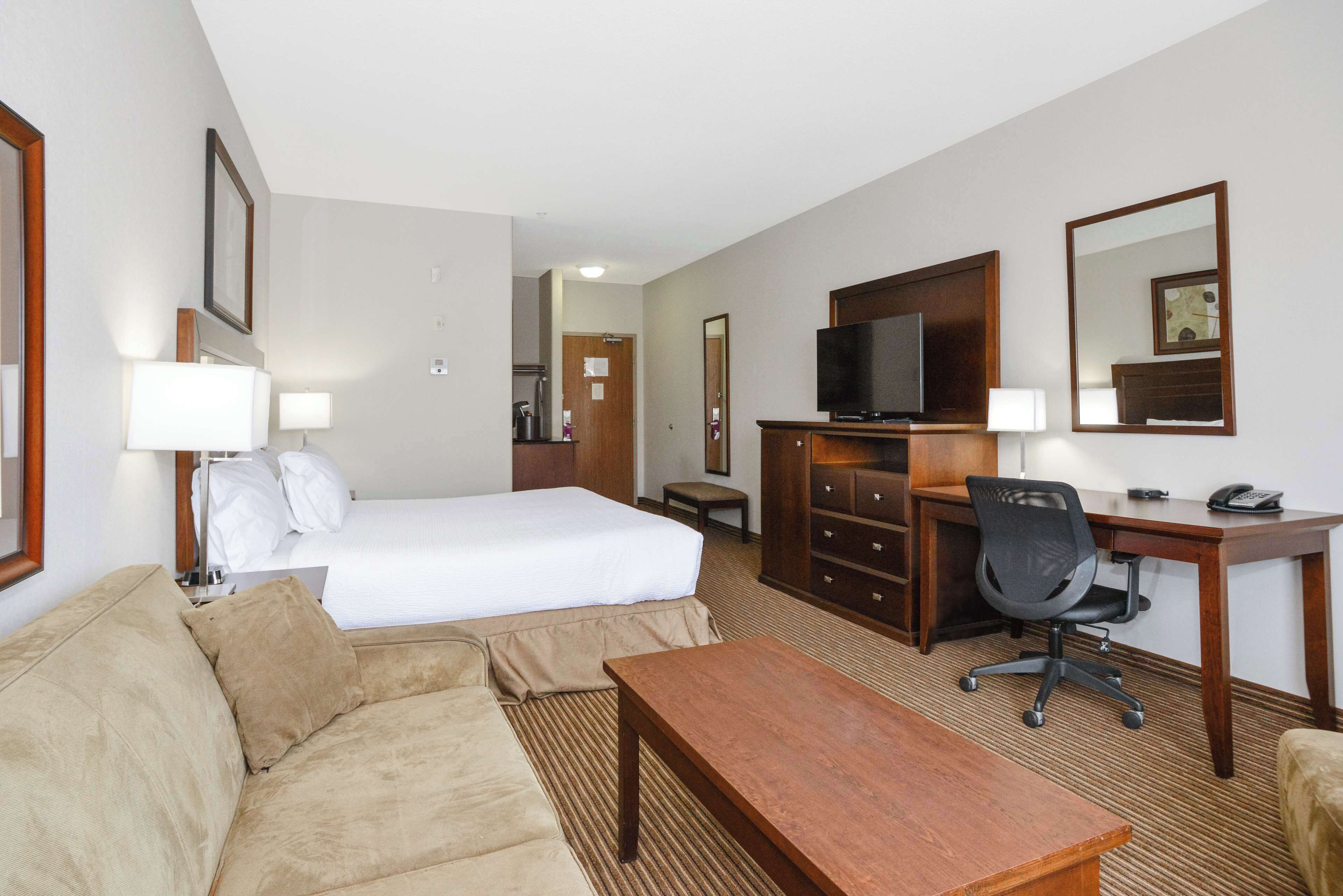 desk, laptop workspace, iron/ironing board, free cots/infant beds