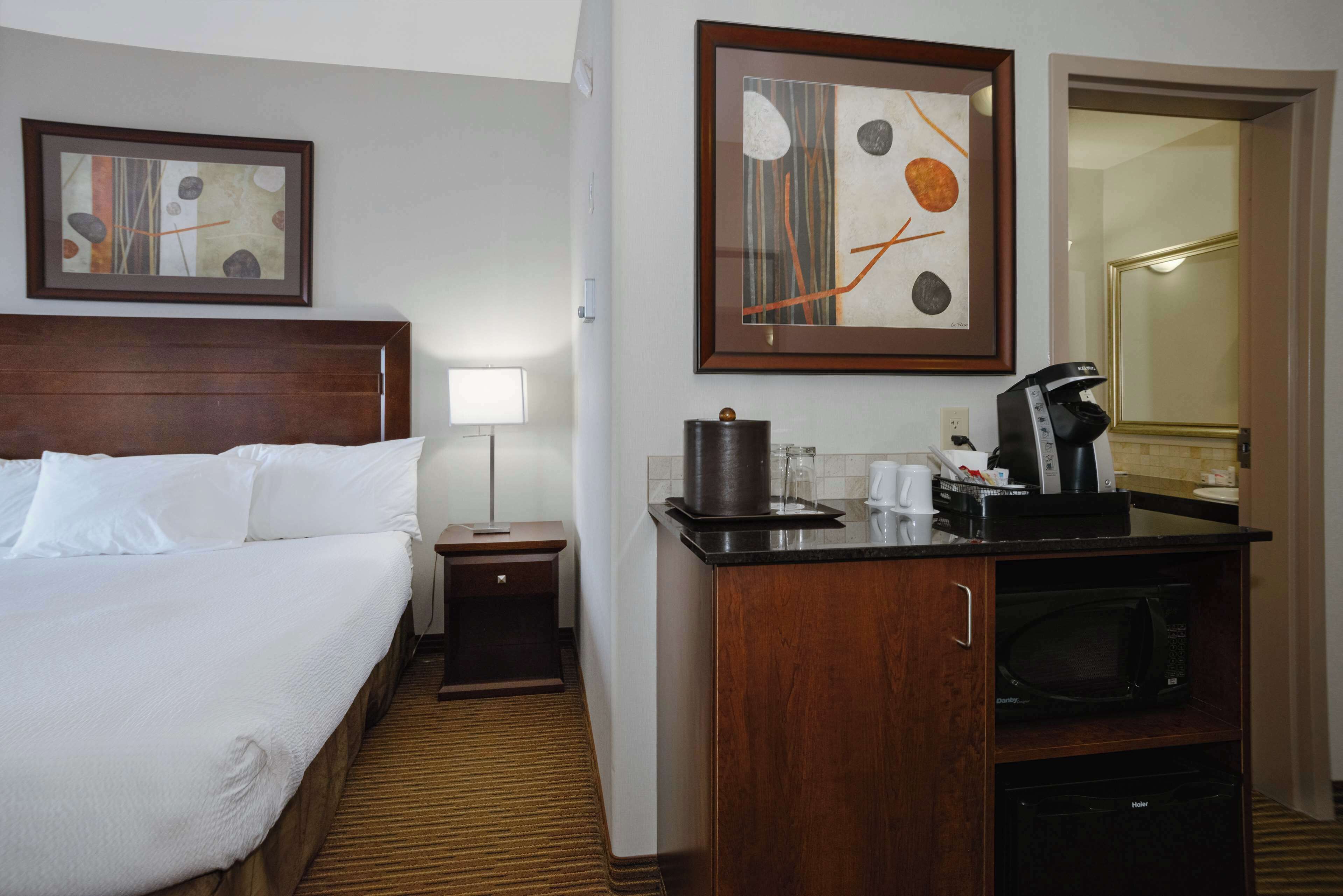 room, 1 king bed (coast) | desk, laptop workspace, iron/ironing board, free cots/infant beds