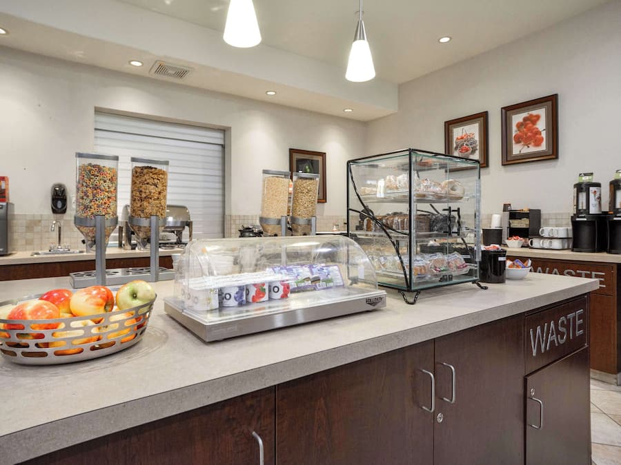 فطور أوروبي مجانًا يوميًا