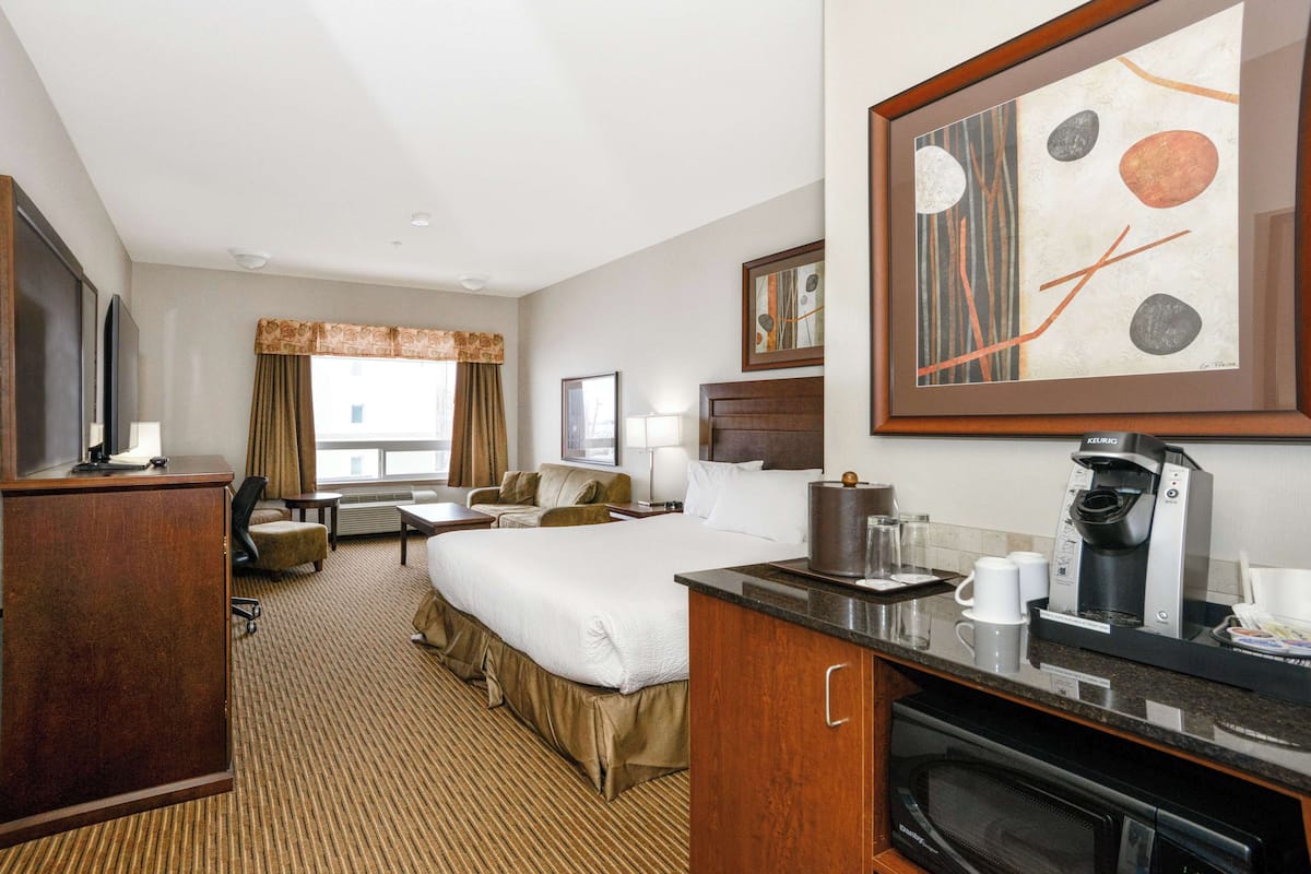 desk, laptop workspace, iron/ironing board, free cots/infant beds