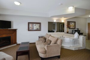 Escritorio y espacio para trabajar con laptop 