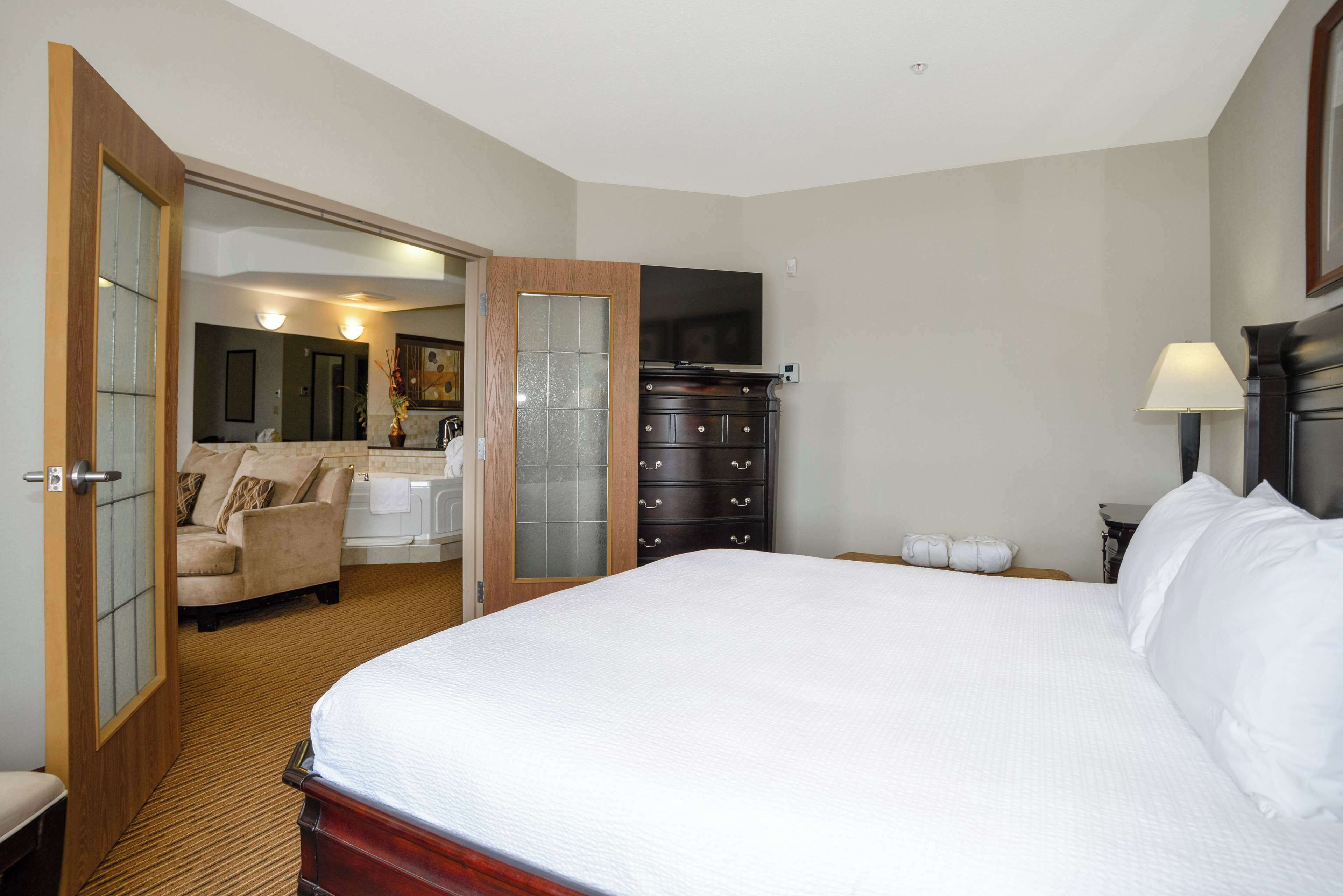 desk, laptop workspace, iron/ironing board, free cots/infant beds