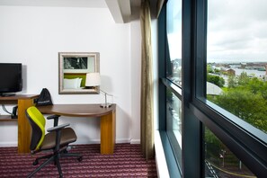 Habitació superior, 1 llit de matrimoni i sofà llit (Albert Dock View) | Escriptori i espai de treball apte per a portàtils 