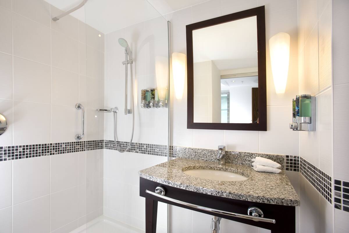 shower, free toiletries, hair dryer, towels