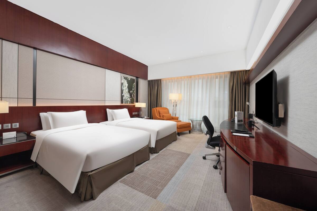 Down comforters, minibar, in-room safe, desk