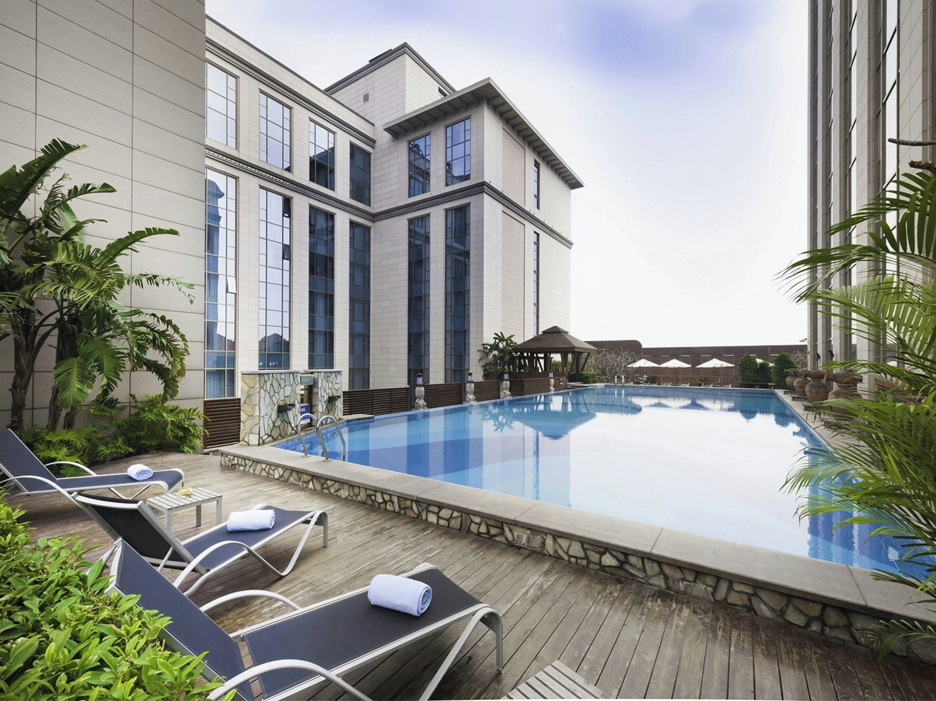 Exercise/lap pool