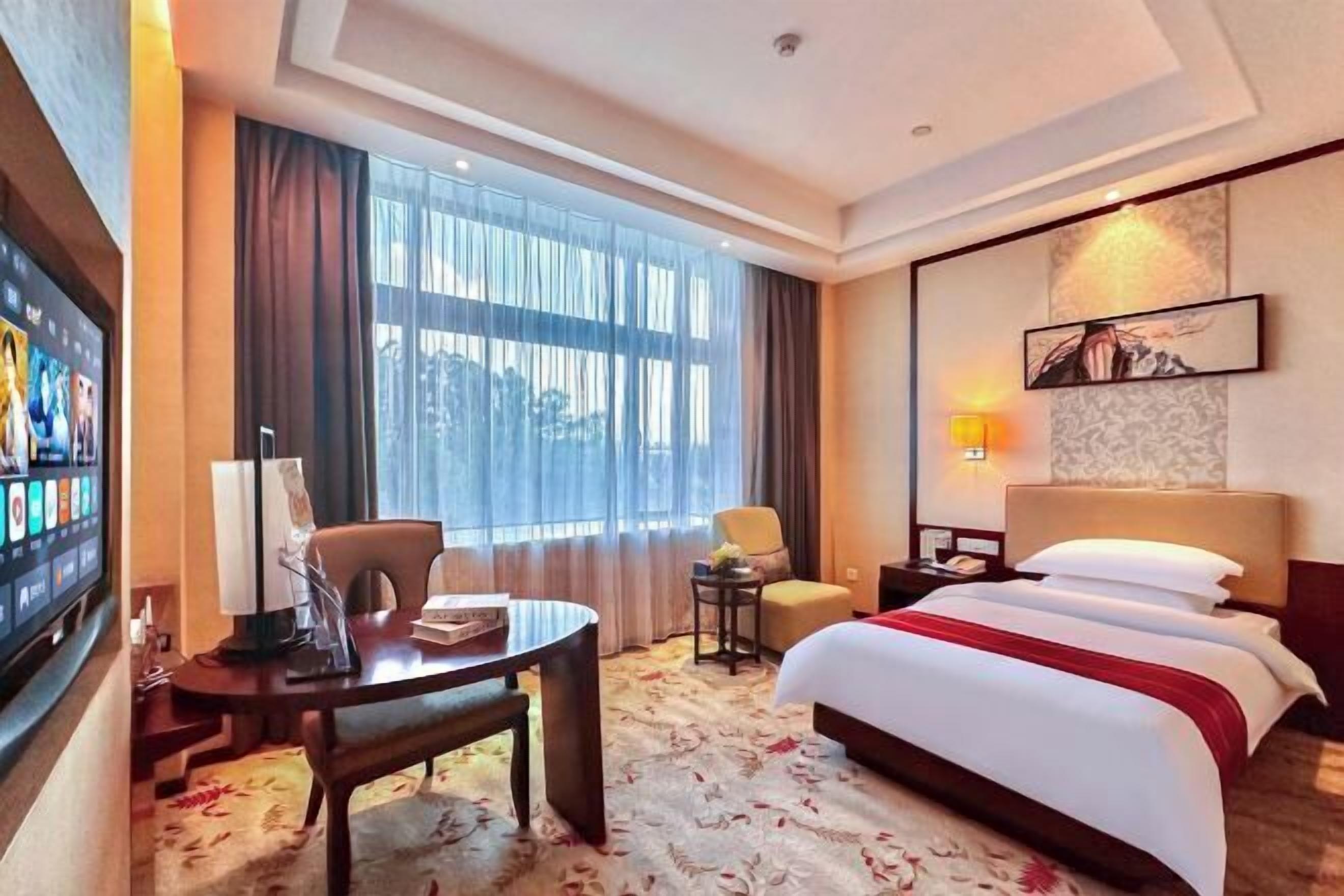 Minibar, in-room safe, iron/ironing board, Internet