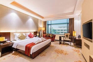 Minibar, in-room safe, iron/ironing board, Internet - Southern Club Hotel (Guangzhou)