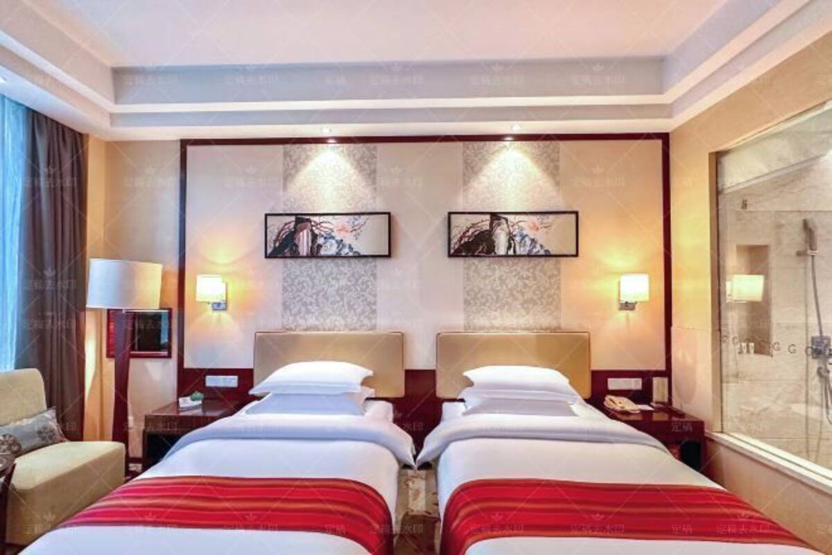 Minibar, in-room safe, iron/ironing board, Internet