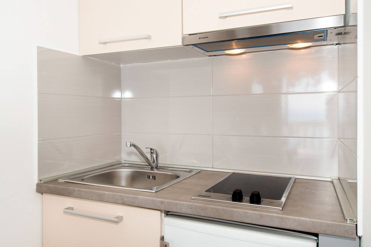 standard apartment, 1 bedroom | private kitchenette | fridge, coffee/tea maker