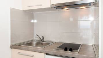 Standard-huoneisto, 1 makuuhuone | Yksityinen keittonurkkaus | JÀÀkaappi, kahvin-/teenkeitin