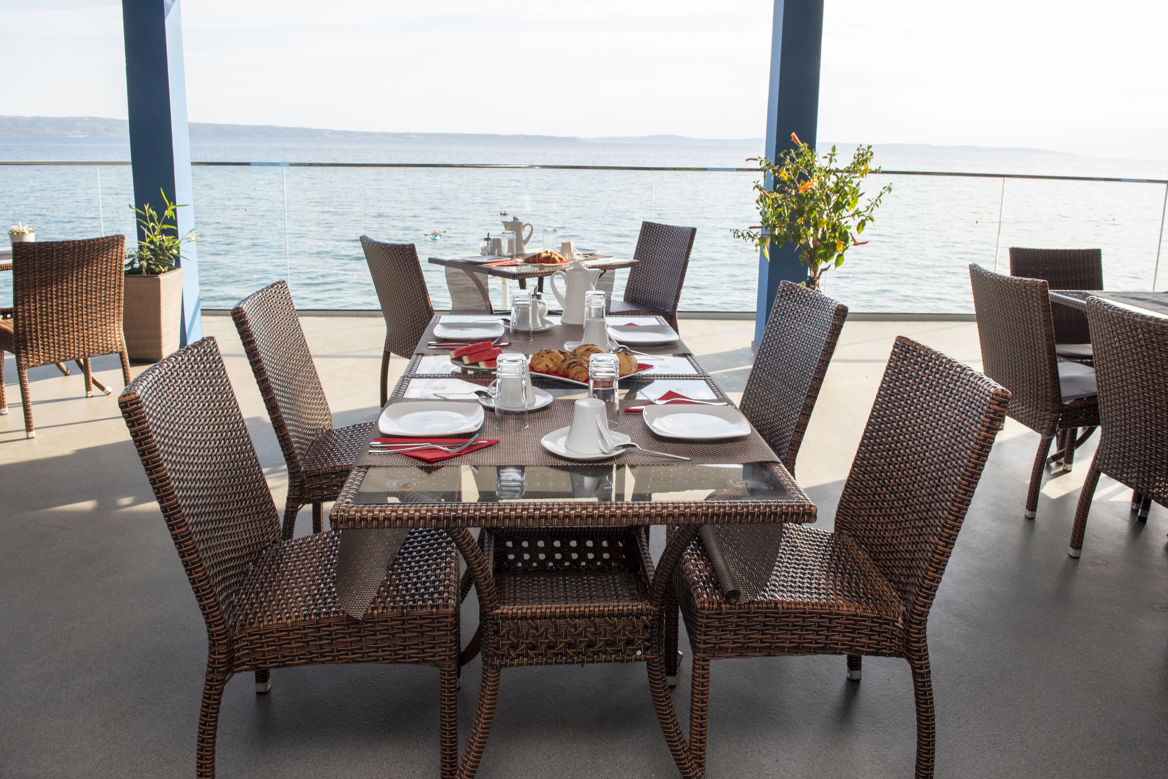 daily continental breakfast (eur 10 per person)