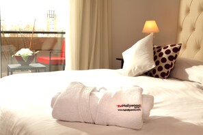 Suite | Hochwertige Bettwaren, Daunenbettdecken, Pillowtop-Betten, Minibar