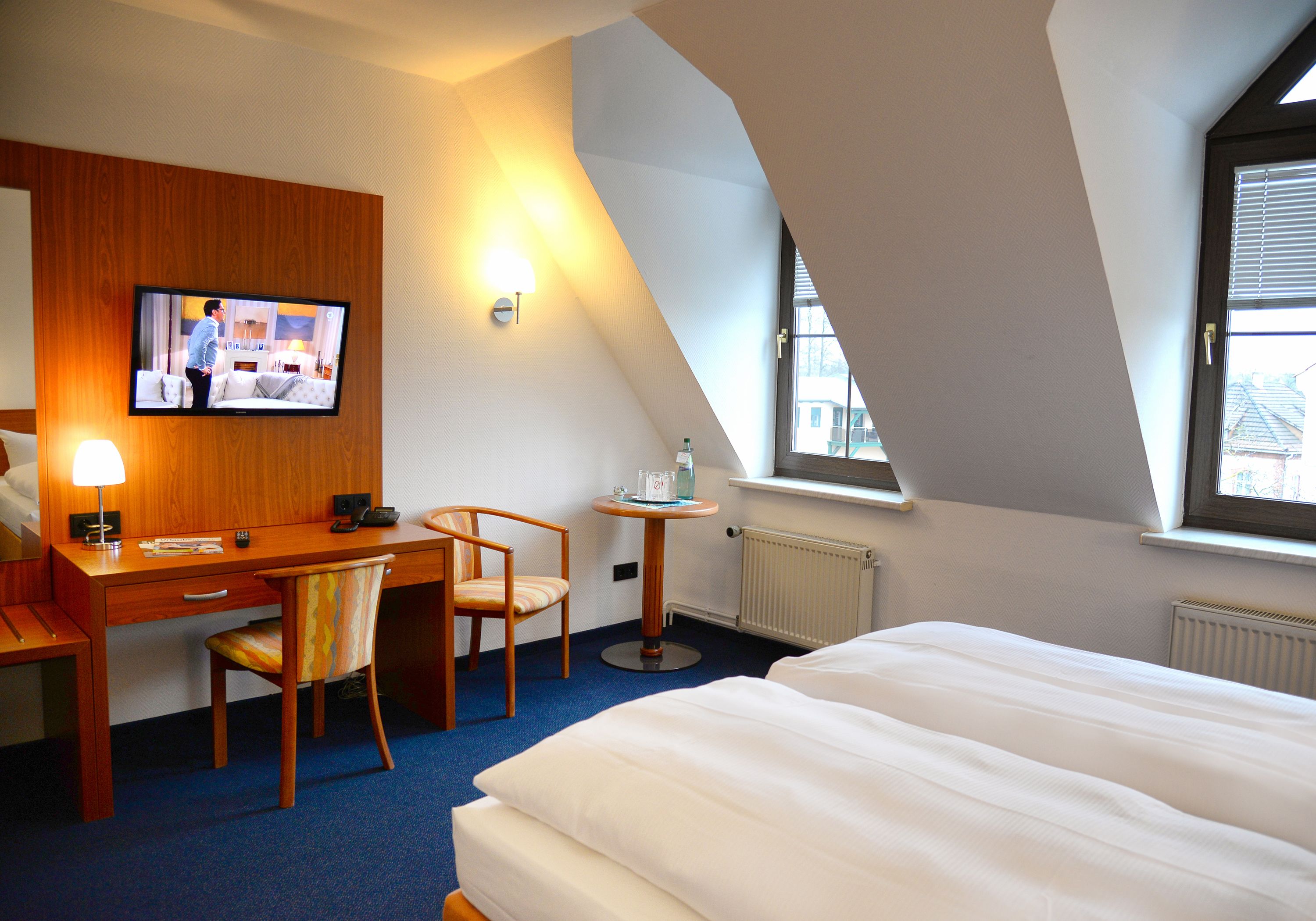 double room | desk, laptop workspace, free cots/infant beds, free wifi