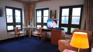 Familierom | Skrivebord, skrivebord for bærbar PC og barnesenger (inkludert)