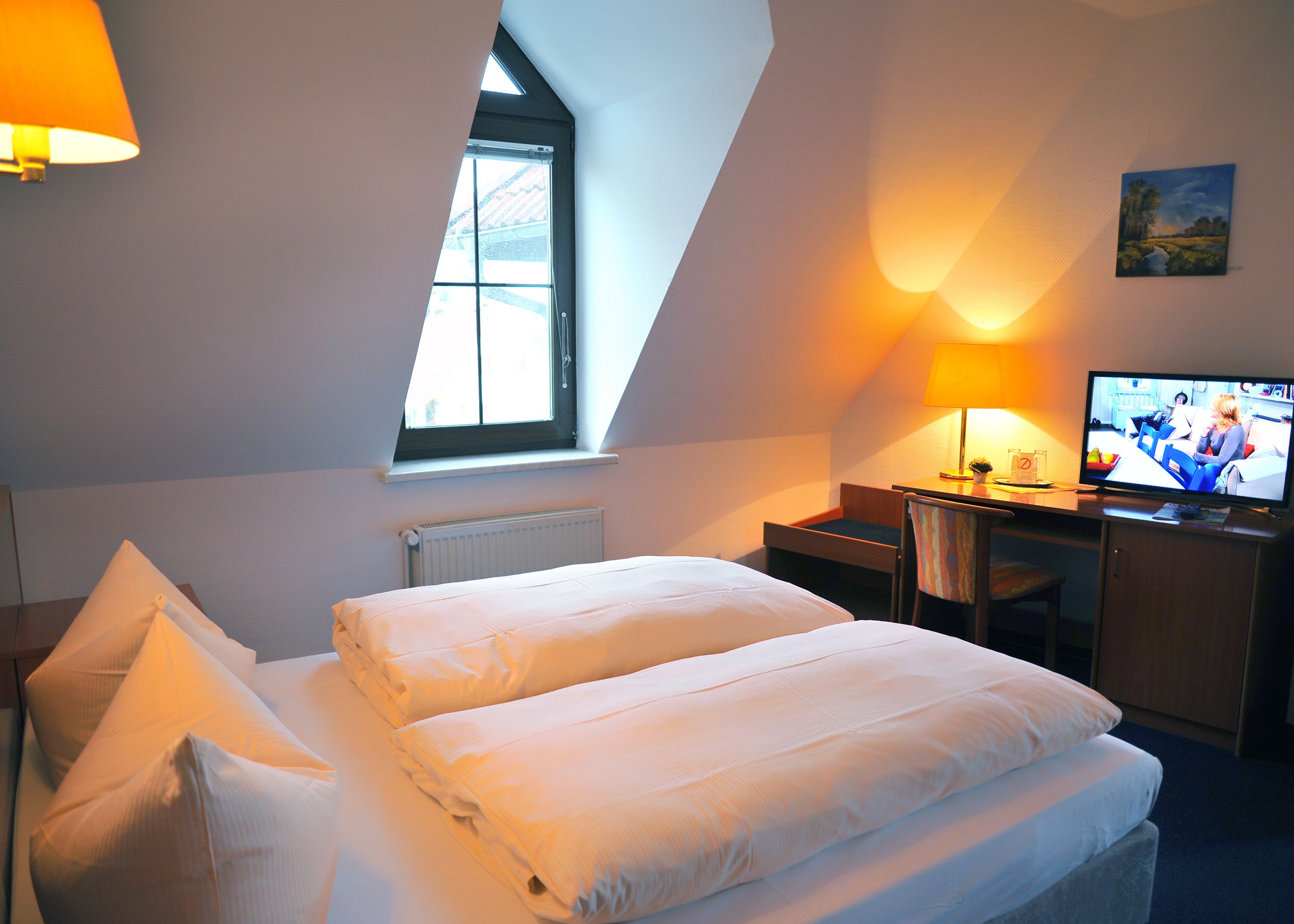 double room | desk, laptop workspace, free cots/infant beds, free wifi