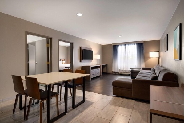 Suite, Multiple Beds, Accessible, Non Smoking (Mobility)