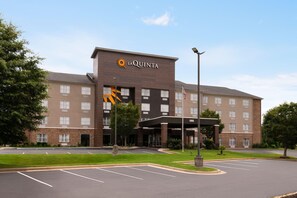 Exterior - La Quinta Inn & Suites by Wyndham Montgomery (Montgomery)