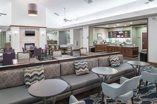 Lobby - Homewood Suites by Hilton Fresno Airport/Clovis, CA (Clovis)