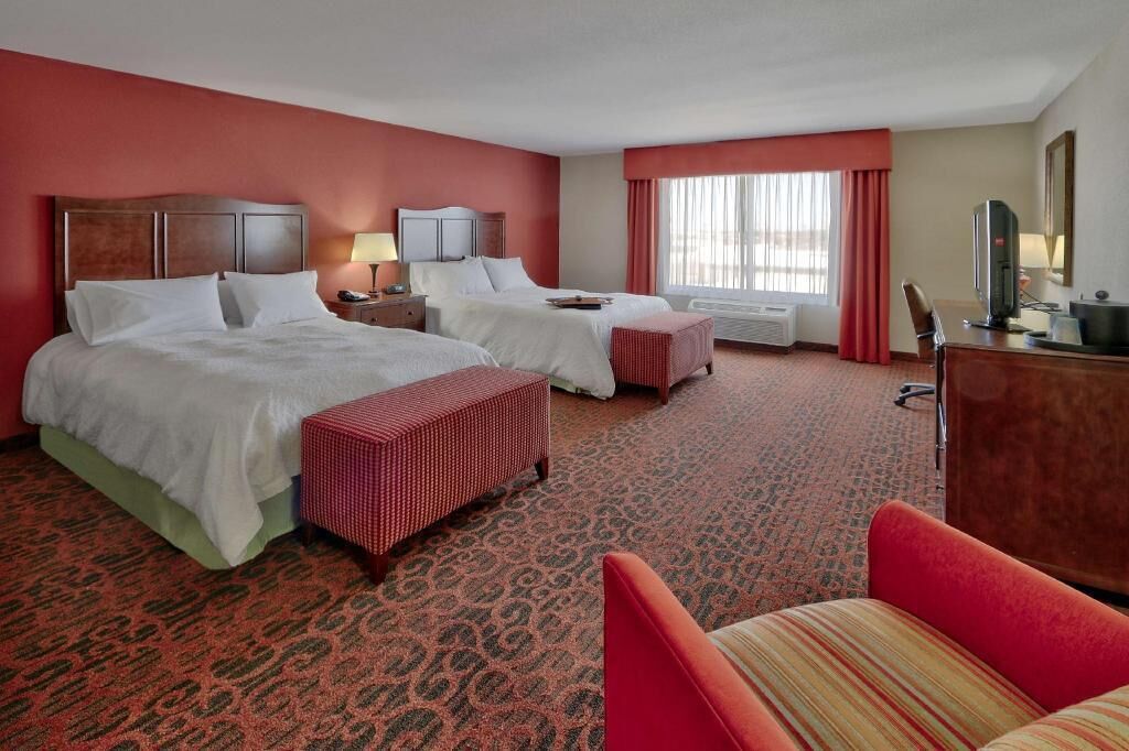 Coffre-fort, fer et planche à repasser, accès à Internet câblé (inclus)