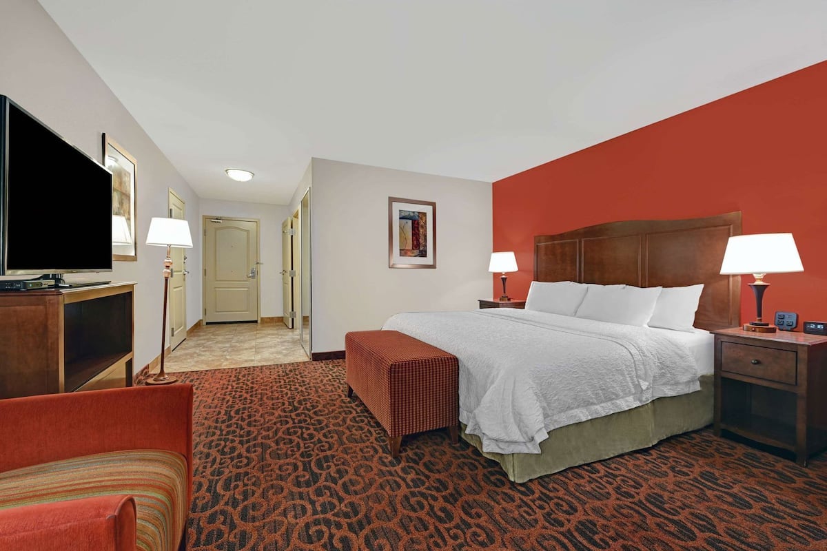 Coffre-fort, fer et planche à repasser, accÚs à Internet cùblé (inclus)