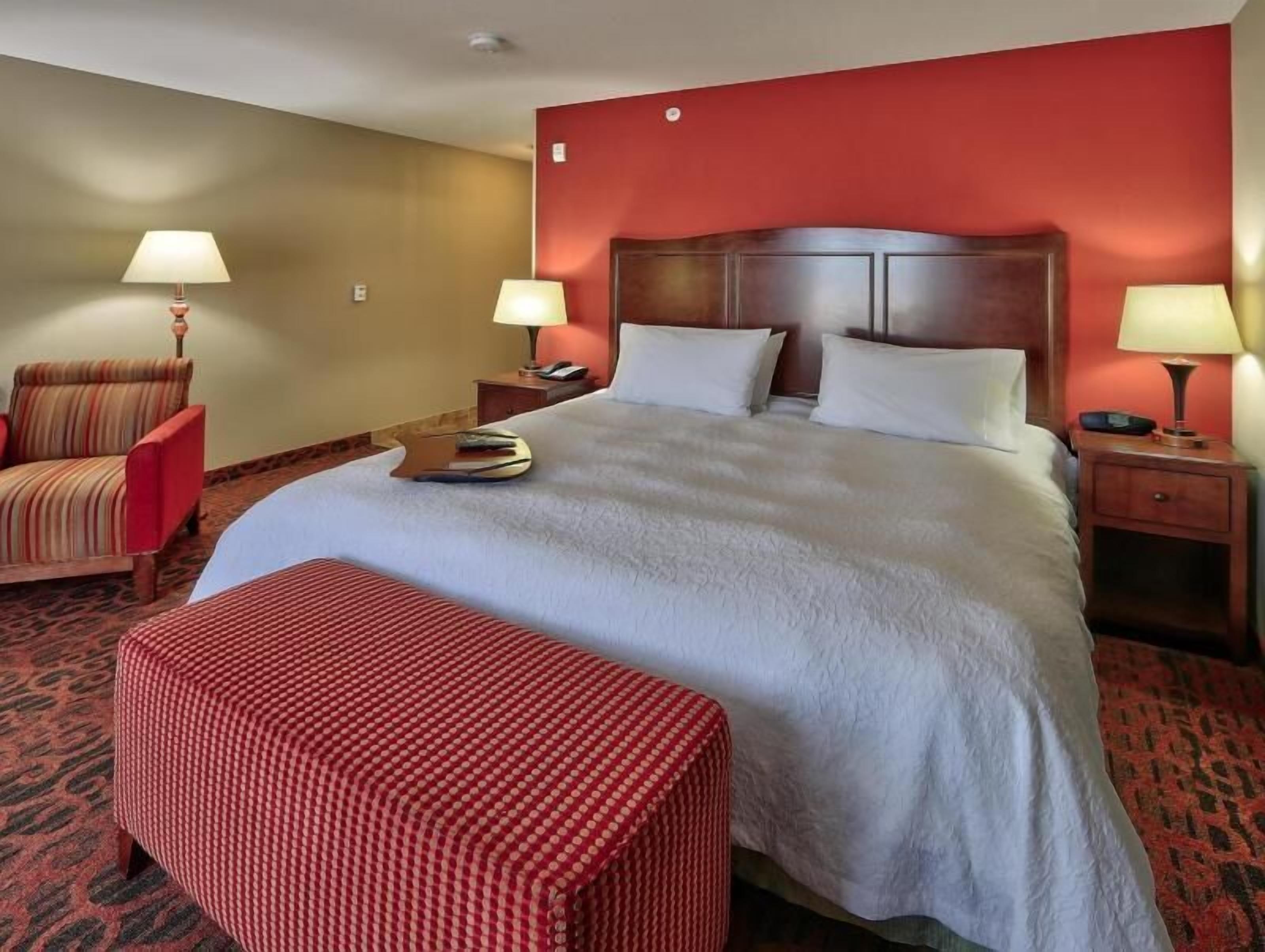 Coffre-fort, fer et planche à repasser, accès à Internet câblé (inclus)