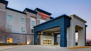 A Hampton Inn hotel with a modern facade, a covered entrance, and a clear sky. - Hampton Inn Lordsburg (Lordsburg)
