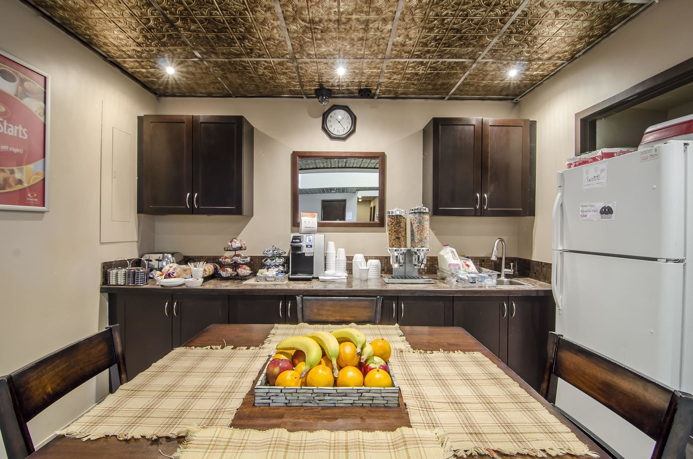 Free daily continental breakfast 