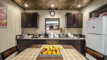 Free daily continental breakfast