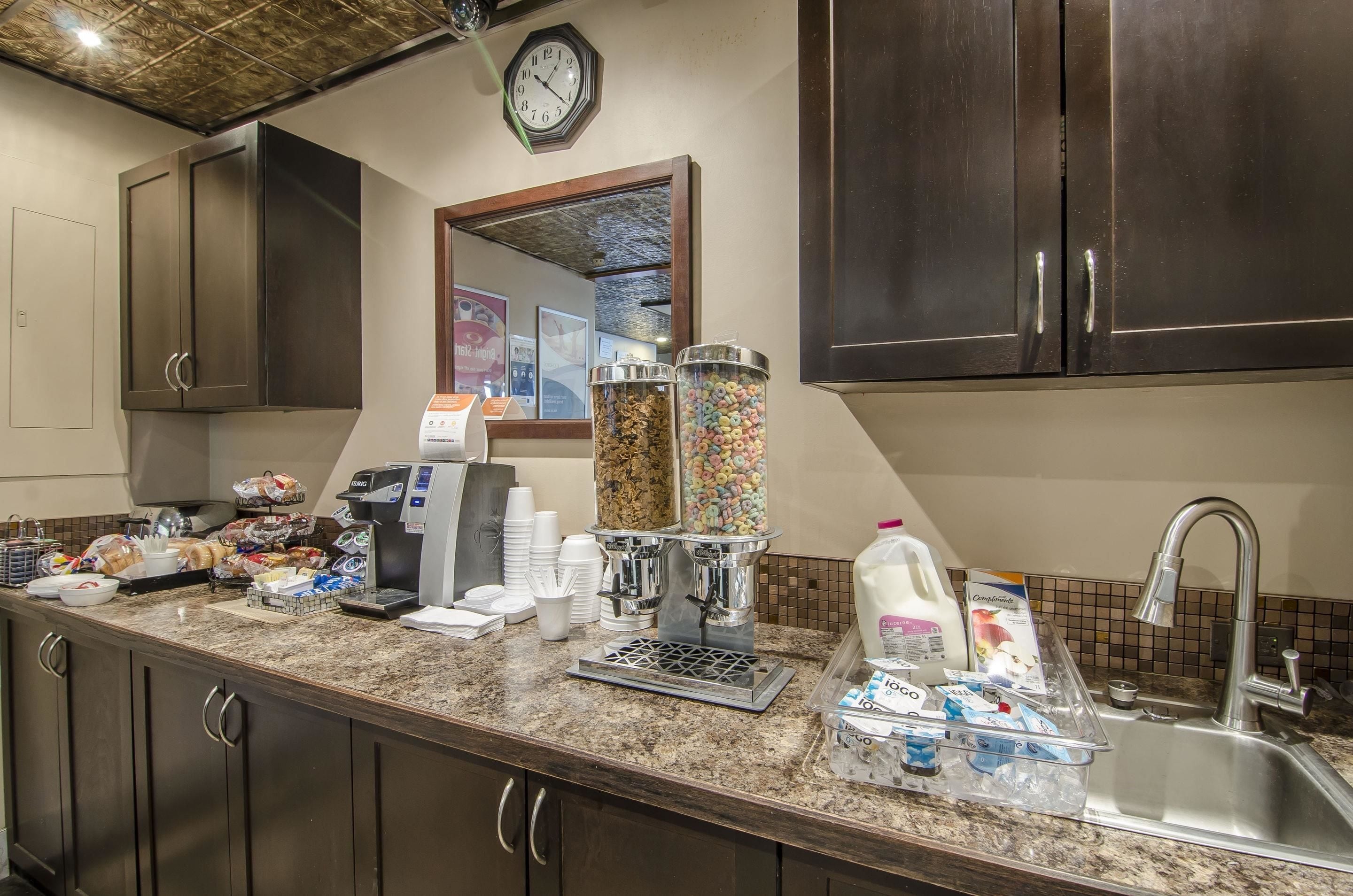 Free daily continental breakfast