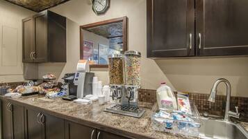 Free daily continental breakfast