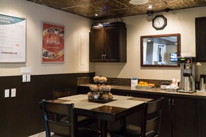 Dining - Econo Lodge (Lloydminster)