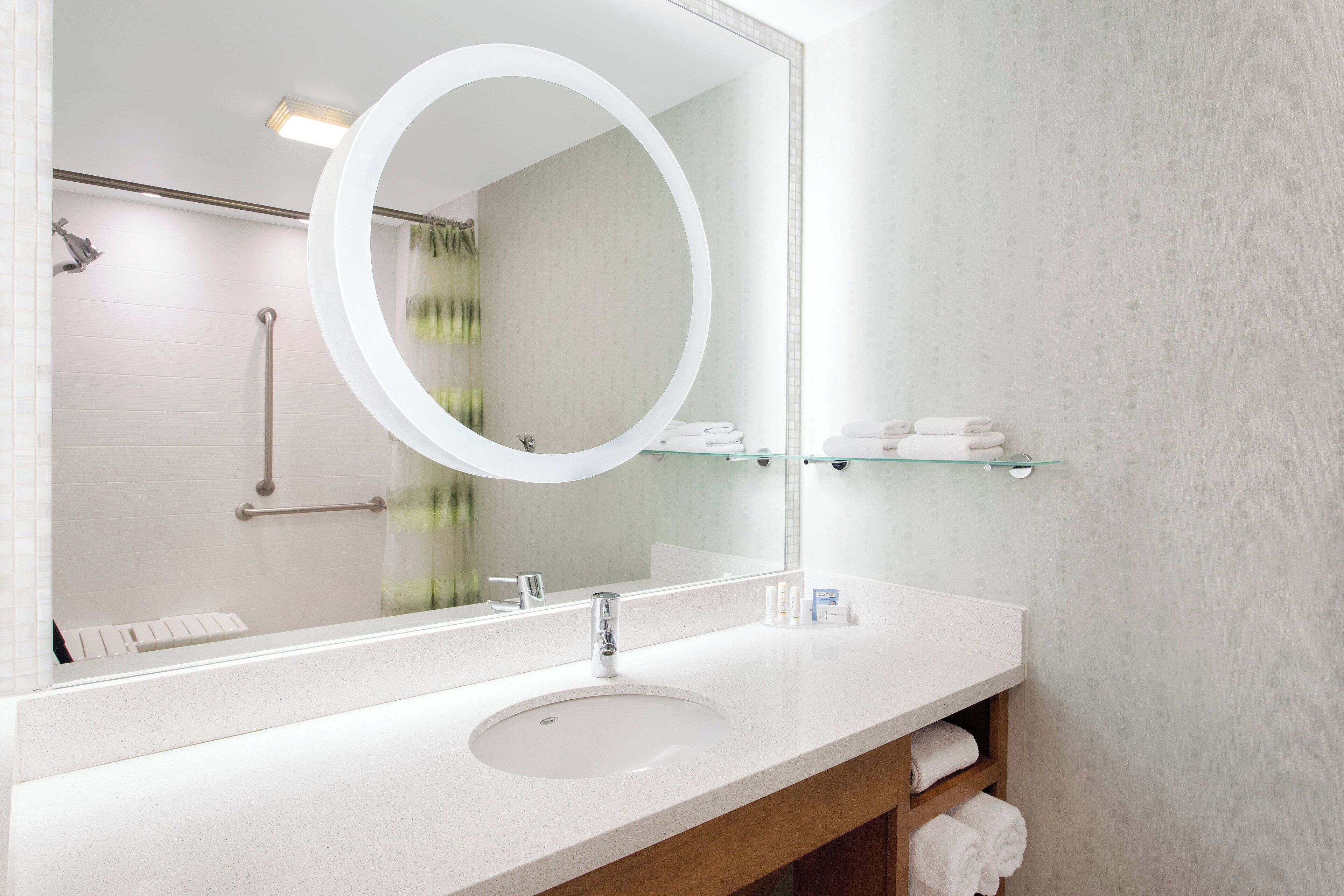 combined shower/bathtub, free toiletries, hair dryer, towels