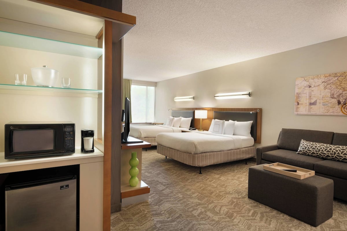 Studio, Multiple Beds | Hypo-allergenic bedding, pillow-top beds, in-room safe, desk
