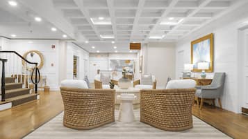 Coin salon dans le hall