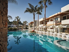 3 outdoor pools, pool umbrellas, sun loungers