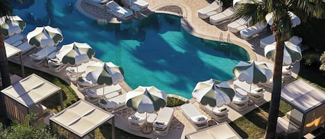 3 outdoor pools, pool umbrellas, sun loungers